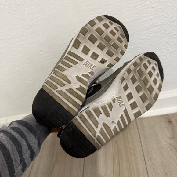 Nike Thea - Picture 4 of 5